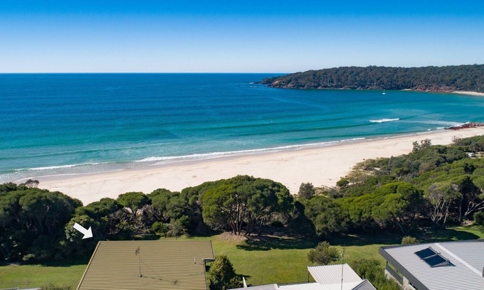 Pambula Beach Apartment | Pet-Friendly Beach Unit 2 with Ocean View & Spa Access