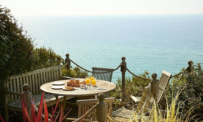 Southbourne House | Seaside Retreat: Beach View in Southbourne with Kitchen