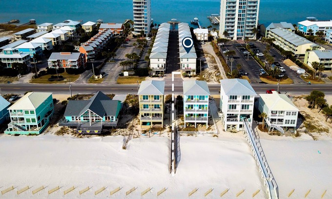 Gulf Shores Cottage | Beach-View Cottage with Pool & Balcony – Rated 10/10