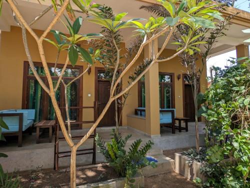Pottuvil Division 2 House | Oceanfront Beach View with Top Amenities and Great Ratings