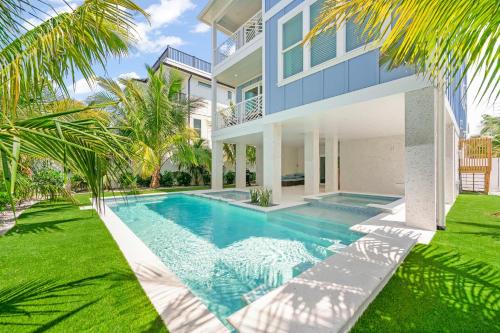 Bradenton Beach House | Oceanfront Beach View Paradise: A 4-Star Family Retreat