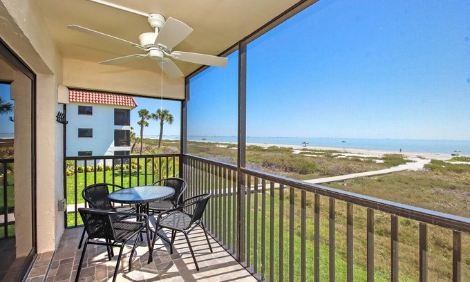Sanibel Condo | Beach views 2nd story condo on Sanibel Island - Sandalfoot 1D2