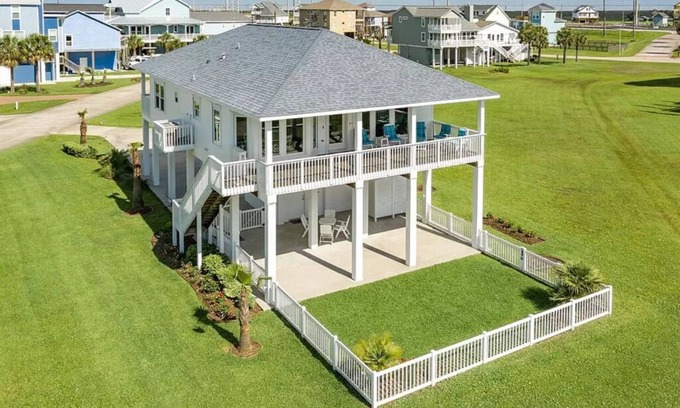 Pointe San Luis House | Oceanfront Retreat: Pets Welcome, Steps from the Beach