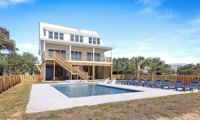 Gulfport House | Beach Views, Heated Pool/Spa, Fire Pit, & Golf Green and walkable to downtown!