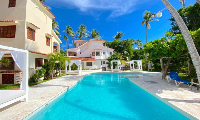 Bavaro Villa | Elegant Beach Villa with Pool & Ocean View for 8 Guests