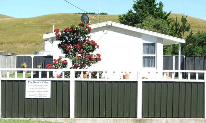 Riversdale Apartment | Family-Friendly Beach Villa One with Oceanfront Views