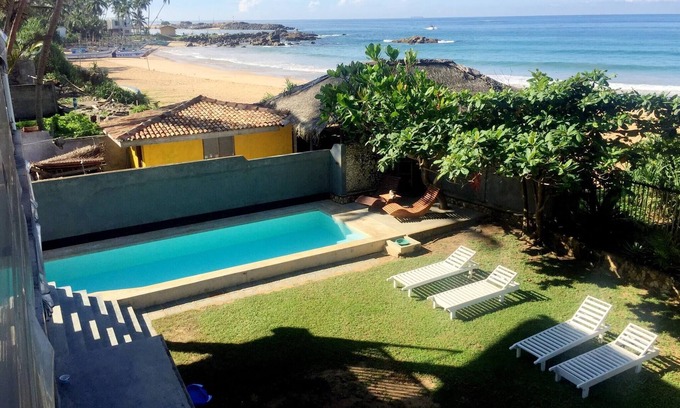 Hikkaduwa Villa | Beach Villa Yang: Poolside Retreat Near Hikkaduwa
