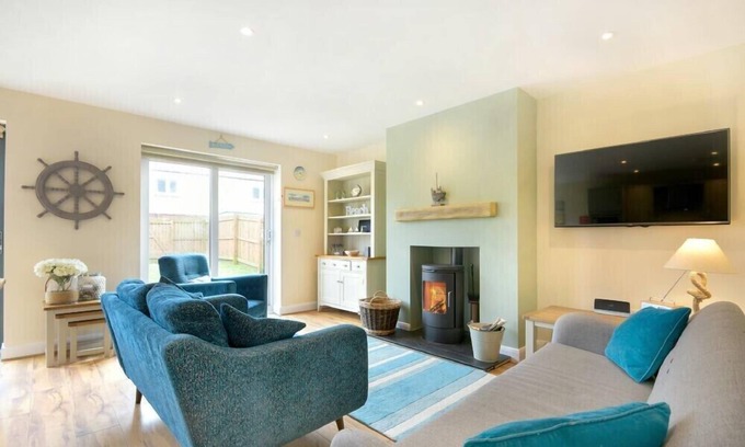 Beadnell Cottage | Beach Walk: Pet-Friendly Country Cottage in Beadnell