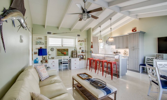 Siesta Key Villa | Beachaven #8: Newly Renovated with Oceanfront Pool Access