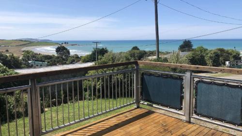 Kakanui House | Beachbach16 - Kakanui: Pet-Friendly Oceanfront Retreat