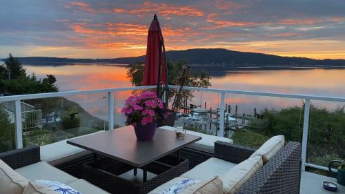 Bamberton House | Beachbreeze Panoramic Oceanview 4BR 3BA Romantic Sunrise & Celestial Views