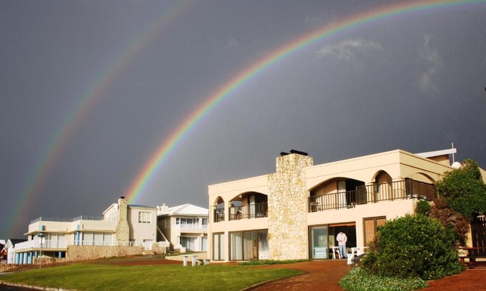 Still Bay Apartment | Oceanfront Beachcastle: 4-Star Guest Favorite with Views