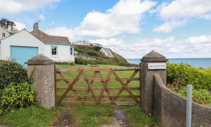 Gorran Haven House | Beachcliff: Family and Pet-Friendly 4-Star Retreat