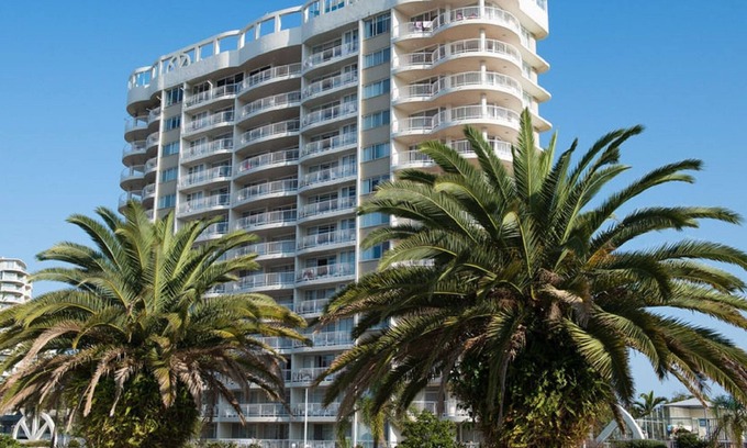 Coolangatta House | Beachcomber Beach in Coolangatta: Rated 9.4 with Ocean Views