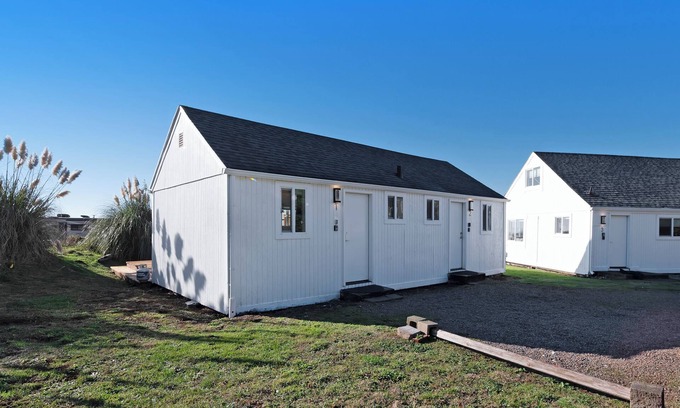 Oregon Coast Apartment | Beachfront Escape Unit #1: Family-Friendly & Pet Welcome