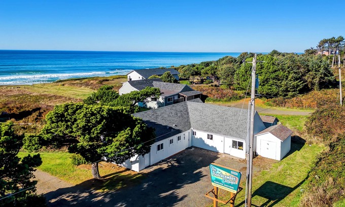 Oregon Coast Cottage | Beachfront Escape: Pet-Friendly Unit with Kitchen & Breakfast
