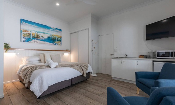 Agnes Water Apartment | Oceanfront Retreat: Beachcomber in Agnes Awaits You
