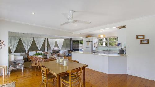 Pearl Beach House | Cozy Beachcomber Pearl Beach - Steps to Sand & Cafes