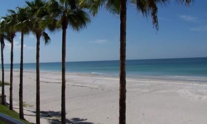 Longboat Key Condo | Beachcomber Unit 208: Ocean View with Family-Friendly Amenities