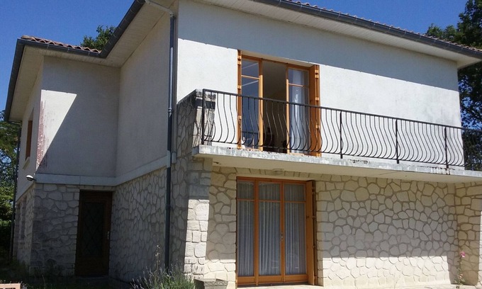 Saint-Georges-de-Didonne Apartment | Serene Garden-Level Flat Near Beaches & Market - Guest Rated 9.6
