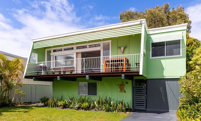 Yamba House | Dog-Friendly BEACHED @ YAMBA with Breathtaking Water Views