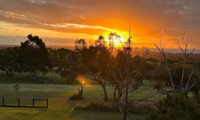 Rosebud House | Scenic Getaway with Spa, Golf, Wineries & Hot Springs