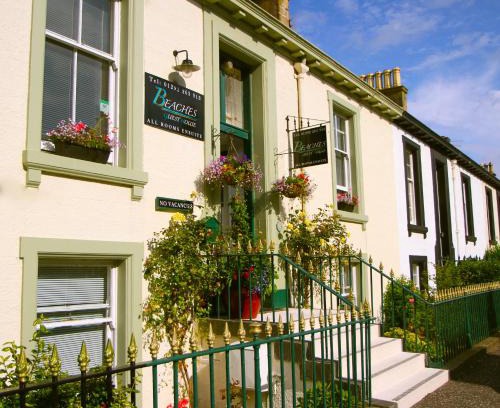 Ayr House | Family-Friendly Beaches with a 9.8 Guest Rating