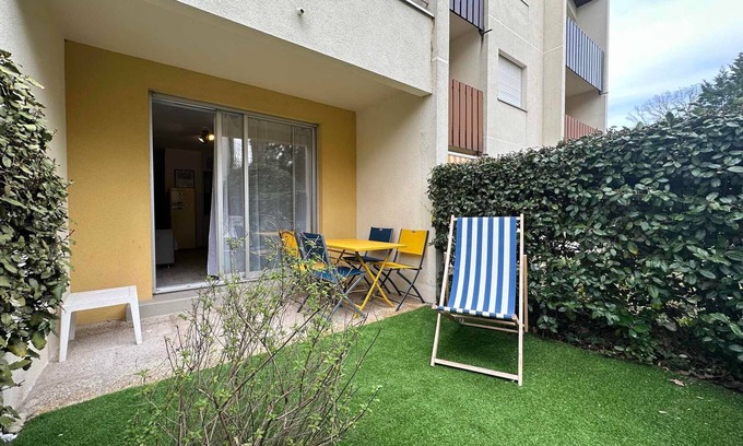 Saint-Georges-de-Didonne Apartment | Cozy Studio in Saint-Georges-de-Didonne with Ocean View