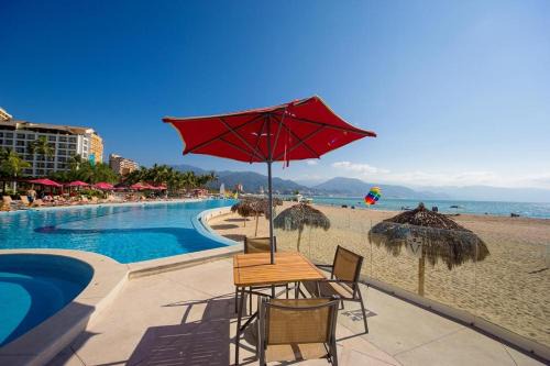 South Hotel Zone House | Beachfront 1BR | 5 Pools + Gym + Balcony Views