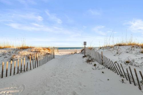 Gulf Shores House | Beachfront - 2 Bedrooms - Big Screen TV