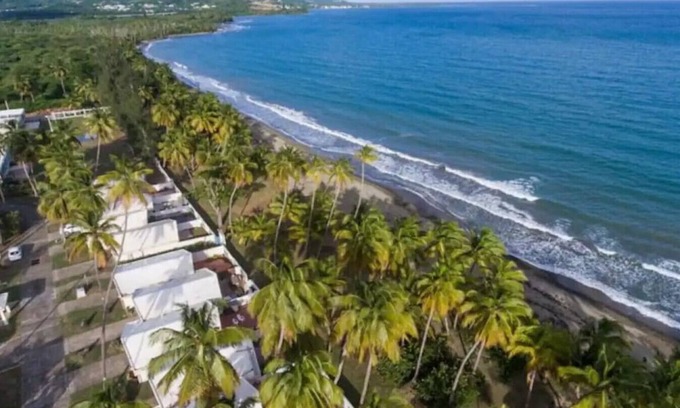 Palmas House | Oceanfront 2-Bedroom Villa in Arroyo with Pool Access