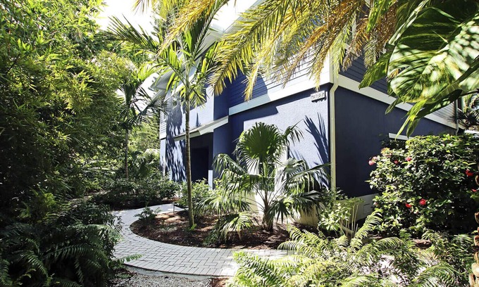 Captiva House | Beach Nest Retreat: 2 Bedroom Getaway with Pool & Spa
