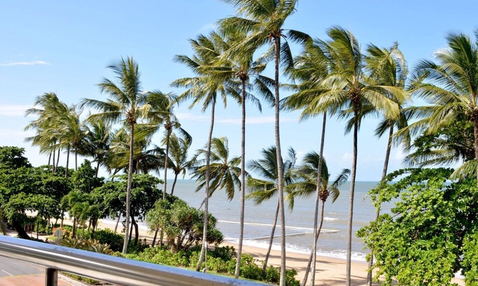 Trinity Beach Apartment | Beachfront 3-Bed with Pool & Ocean Views for Family Fun