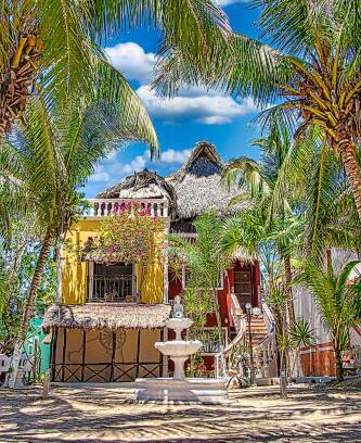 El Cuyo Apartment | Idyllic Beachfront Retreat: 3 Bedrooms & Ocean Views