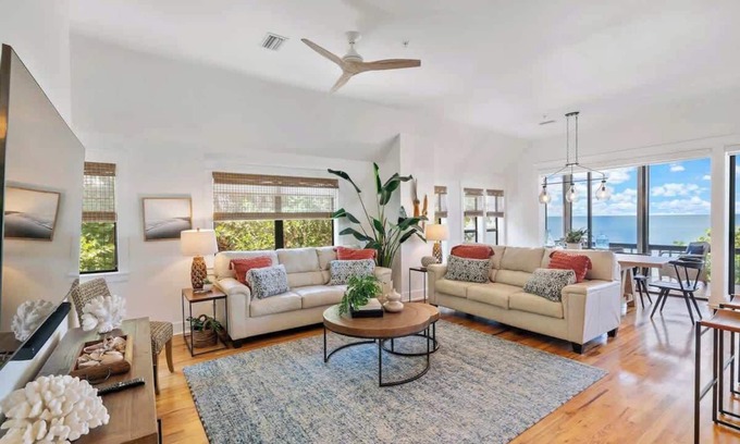 Jose's Hideaway House | Beachfront Retreat with 4 King Suites & Pet-Friendly Perks