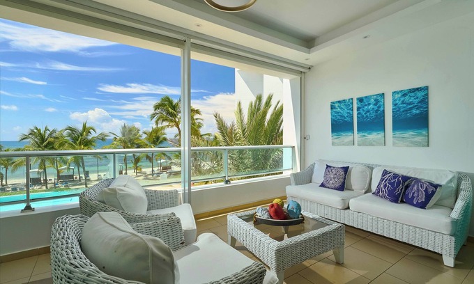 Villas Del Mar Apartment | Beachfront Marbella Apartment with Weekly Cleaning & Amazing Views