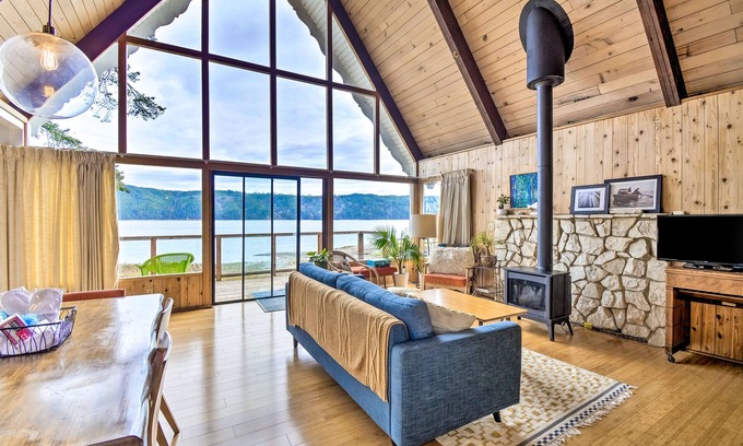 Lilliwaup House | Beachfront A-Frame with Ocean Views and Cozy Firepit