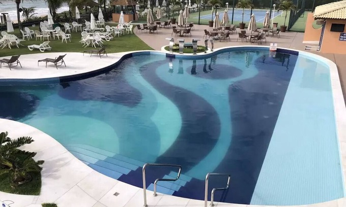 Centro Apartment | Relaxing Beach Retreat with Pool and Leisure Amenities