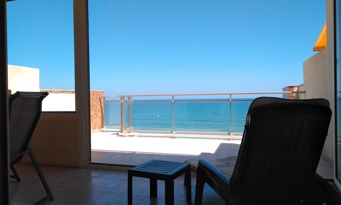 Oropesa del Mar Condo | Oceanfront Apartment with Stunning Views and Terrace Access