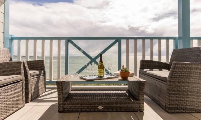 Piriac-sur-Mer Apartment | Gite Piriac-sur-Mer: Oceanfront Getaway for 4 Guests
