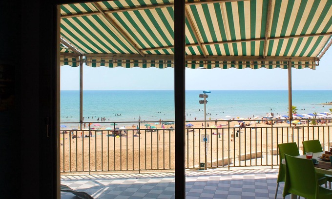 Cava dʼAliga Apartment | Beachfront apartment Saturno