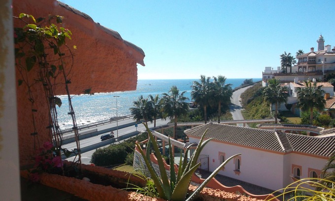 El Faro Apartment | Beachfront Apartment with Ocean Views on Costa del Sol