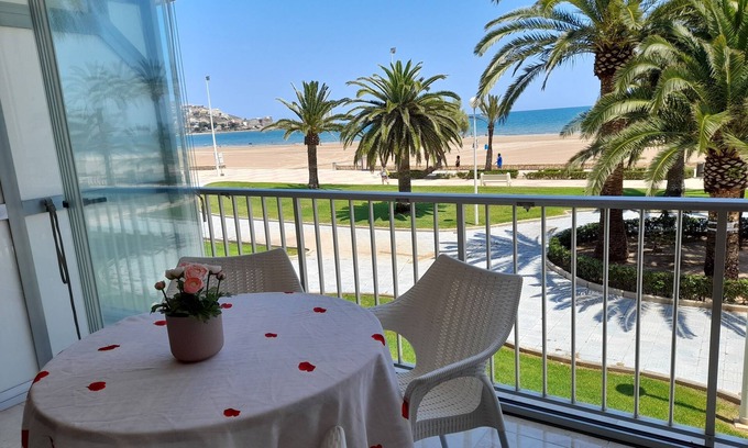 Cullera Apartment | Beachfront apartment 40 k. from Valencia, services all year round,