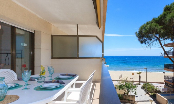 Vilafortuny Apartment | Guest Approved: Beachfront Apartment for 4 with Ocean View