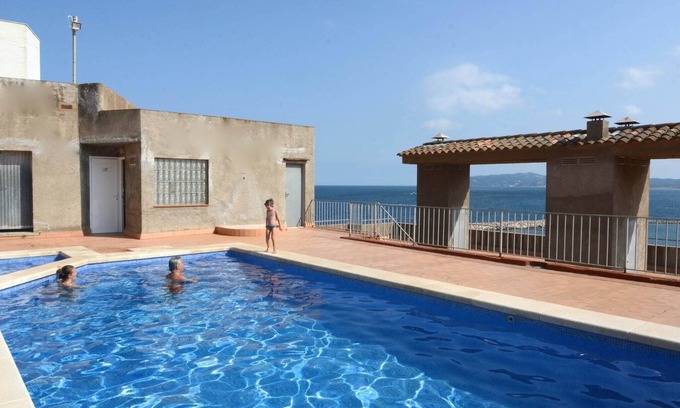 L'Estartit Apartment | Beachfront Apartment in Spain with Pool