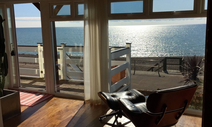 Bexhill-on-Sea Apartment | Adults-Only Beachfront Getaway with Ocean Views & More