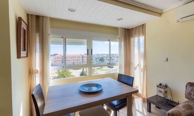 El Cabanyal Apartment | Relaxing Beachfront Apartment in Valencia with Spa & Breakfast