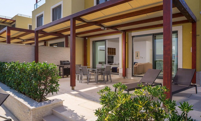 Slatine Apartment | Ocean View Apartment Lemonade with Pool - Rated 9.8/10