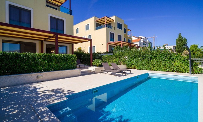 Slatine Apartment | Ocean View Apartment Lemonade with Pool & Family Amenities