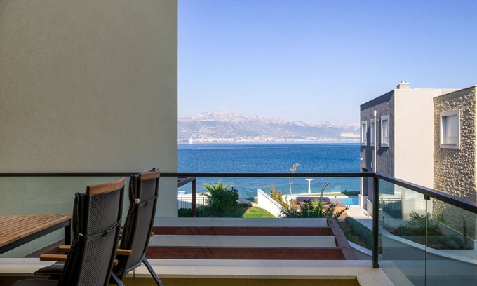 Slatine Apartment | Ocean View Beachfront Apartment Lemonade VIII - Rated 9.8